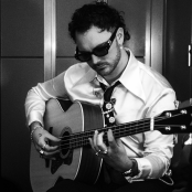 Cian Ducrot playing guitar 